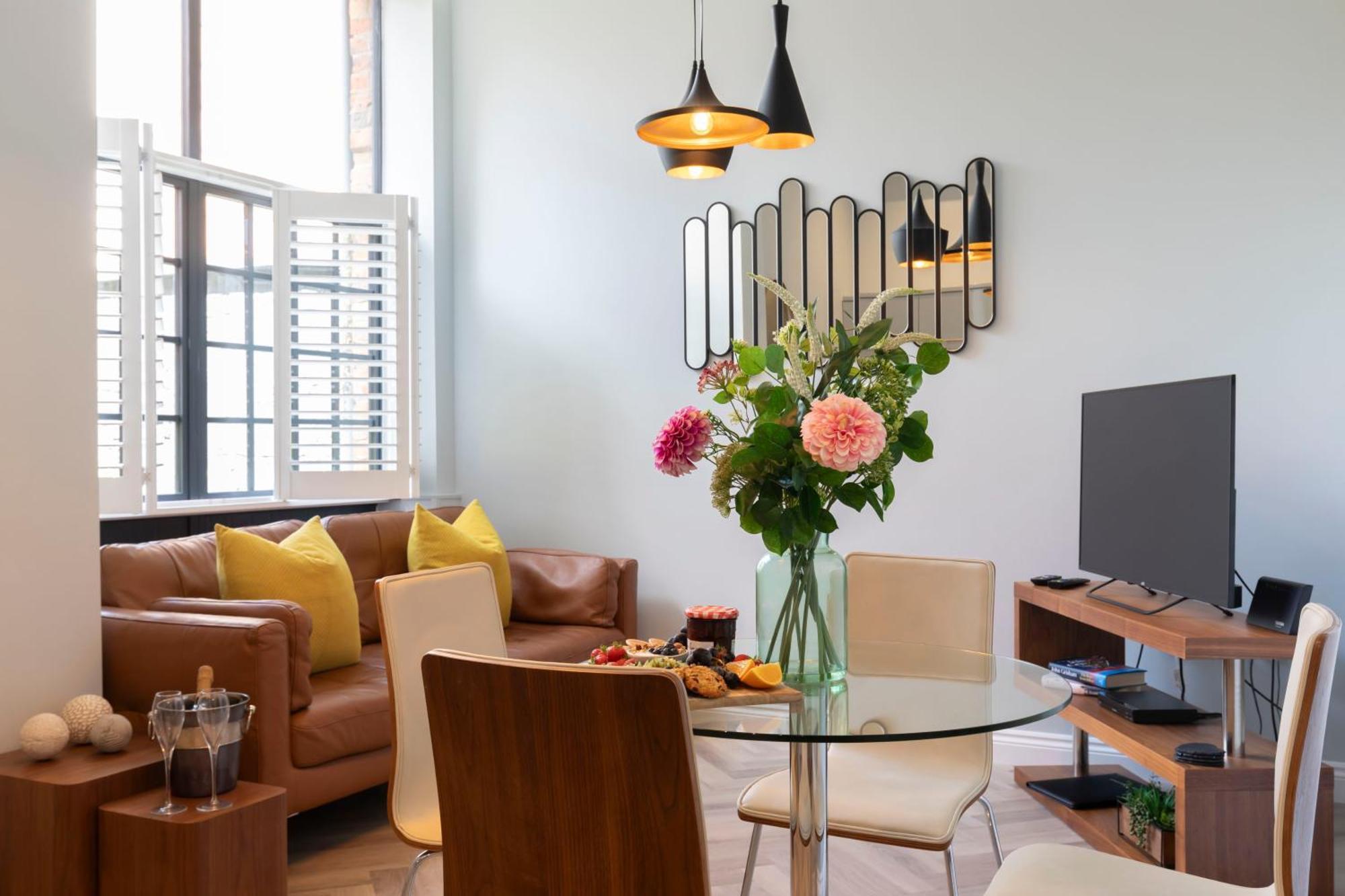 Elliot Oliver - Stylish 2 Bedroom Town Centre Apartment Cheltenham Extérieur photo